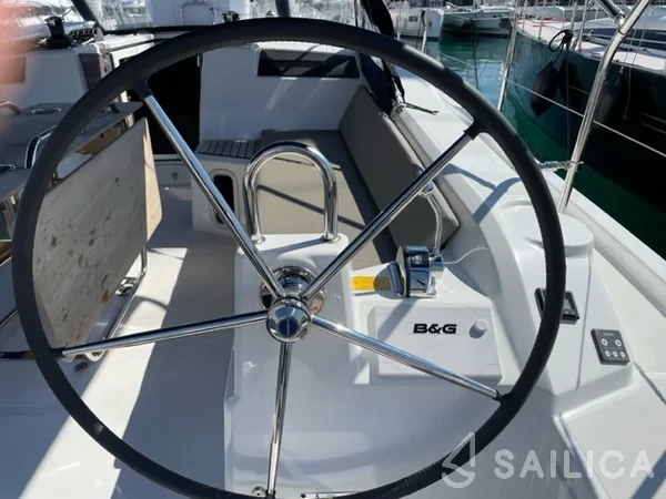 Oceanis 40.1 - Yacht Charter Sailica