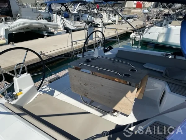 Oceanis 40.1 - Yacht Charter Sailica