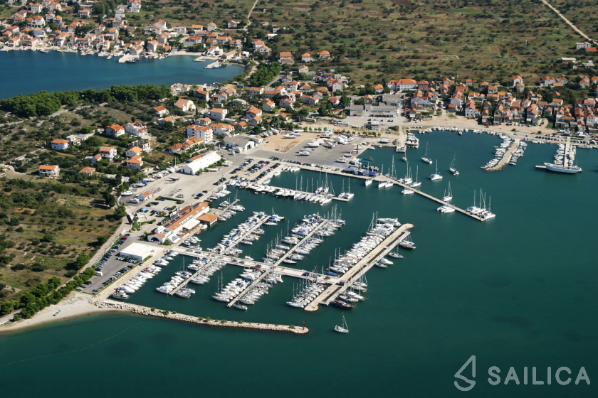 Eolo 650 - Yacht Charter Sailica
