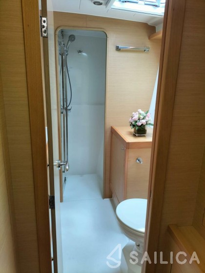 Lagoon 400 - Yacht Charter Sailica