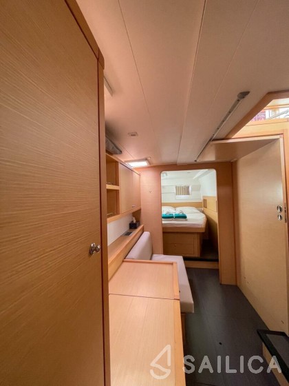 Lagoon 400 - Yacht Charter Sailica