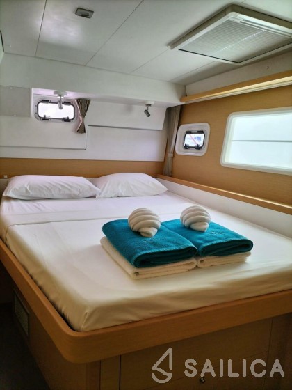 Lagoon 400 - Yacht Charter Sailica