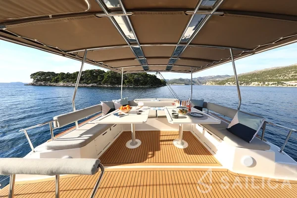 Bali 5.4. - Yacht Charter Sailica