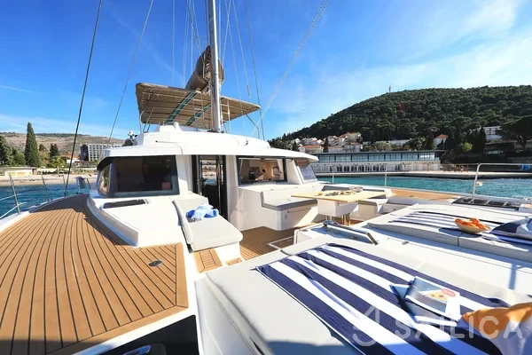 Bali 5.4. - Yacht Charter Sailica