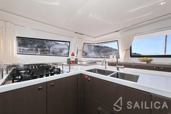 Bali 5.4. - Yacht Charter Sailica