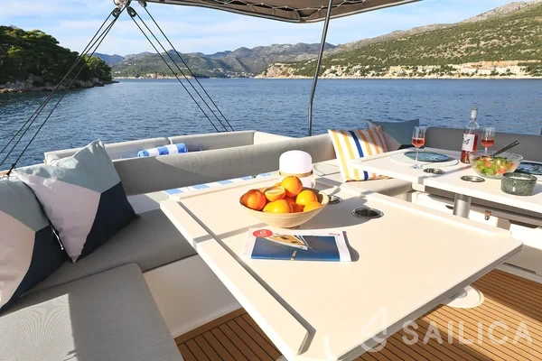 Bali 5.4. - Yacht Charter Sailica