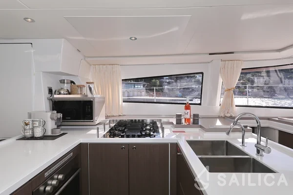 Bali 5.4. - Yacht Charter Sailica