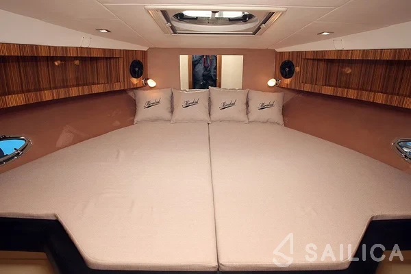 Mirakul 40 - Yacht Charter Sailica