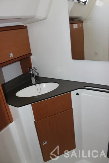 Bavaria 46 Cruiser - Yacht Charter Sailica