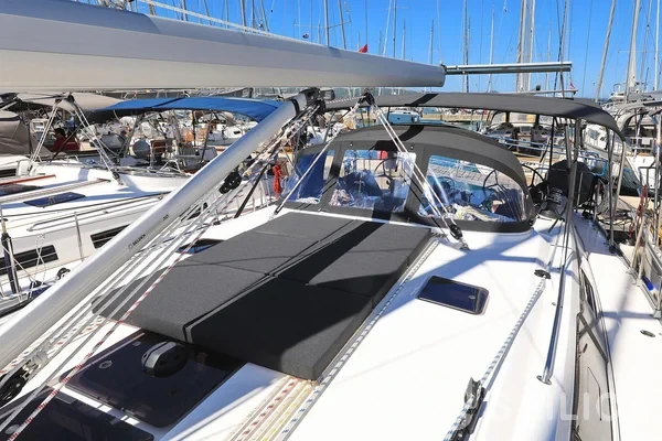 Bavaria 46 Cruiser - Yacht Charter Sailica