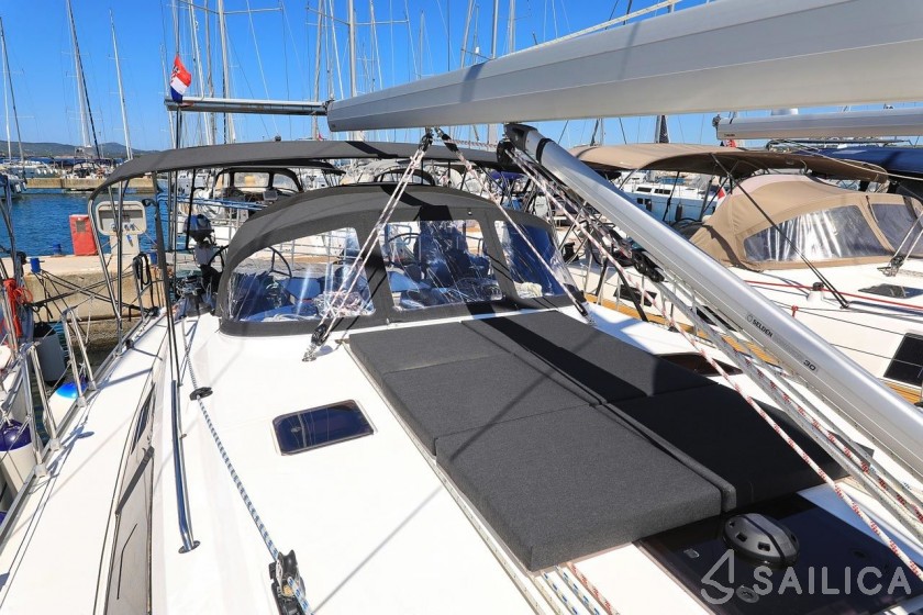 Bavaria 46 Cruiser - Yacht Charter Sailica