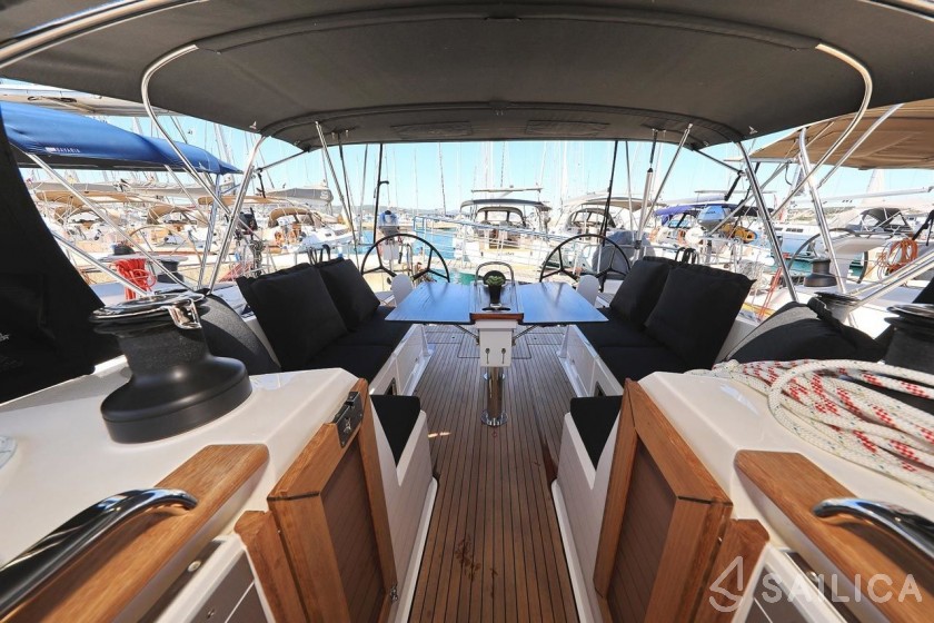 Bavaria 46 Cruiser - Yacht Charter Sailica