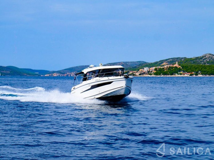Parker 790 - Yacht Charter Sailica