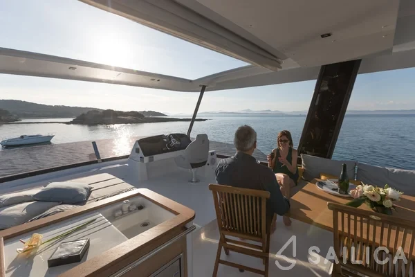 Fountaine Pajot MY6 - Yacht Charter Sailica