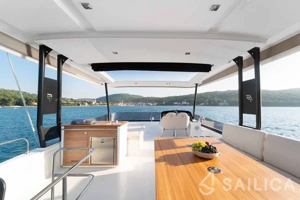 Fountaine Pajot MY6 - Yacht Charter Sailica