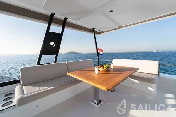 Fountaine Pajot MY6 - Yacht Charter Sailica