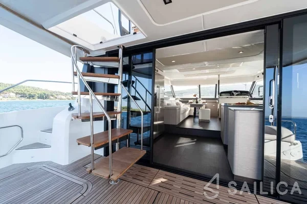 Fountaine Pajot MY6 - Yacht Charter Sailica