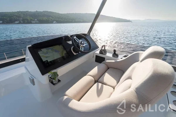 Fountaine Pajot MY6 - Yacht Charter Sailica