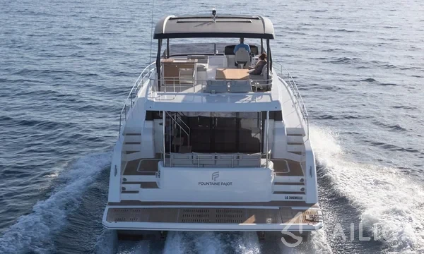 Fountaine Pajot MY6 - Yacht Charter Sailica