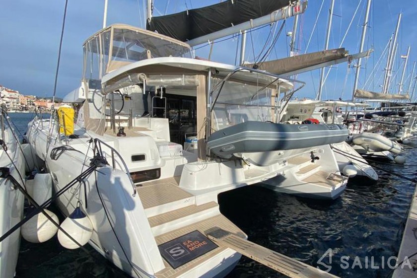Lagoon 42 OW - Yacht Charter Sailica