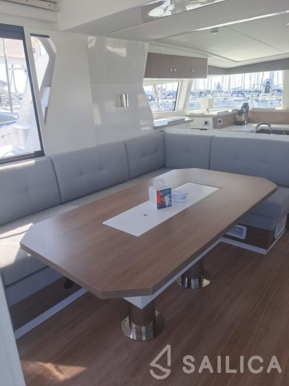 Bali 4.2 - Yacht Charter Sailica