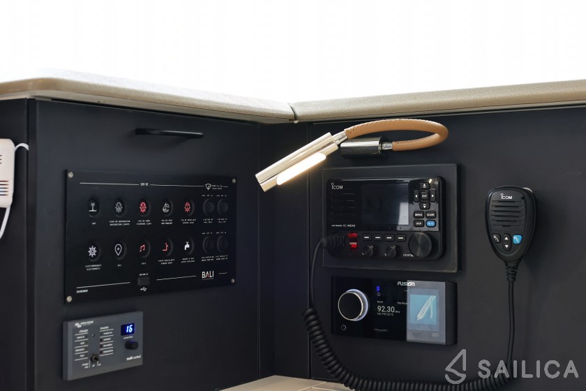 Bali 4.2 - Yacht Charter Sailica