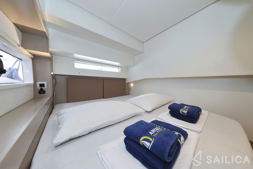 Bali 4.2 - Yacht Charter Sailica