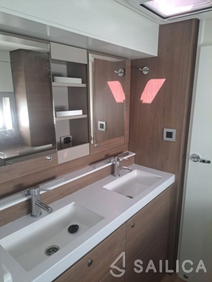 Bali 4.2 - Yacht Charter Sailica