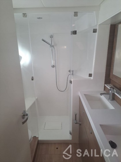 Bali 4.2 - Yacht Charter Sailica