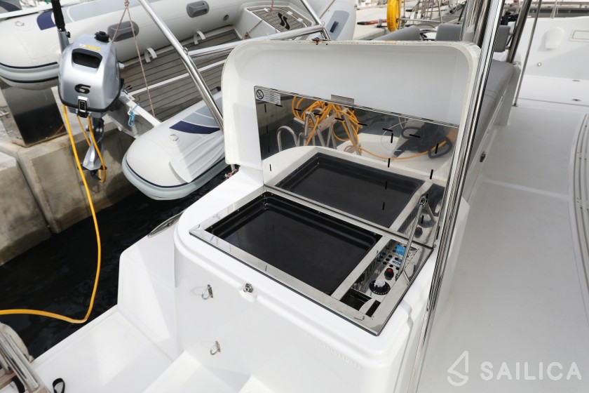 Bali 4.2 - Yacht Charter Sailica