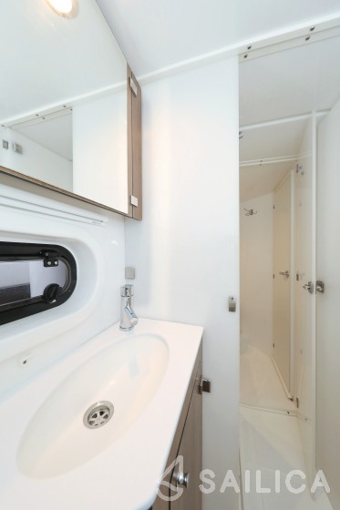 Bali 4.2 - Yacht Charter Sailica