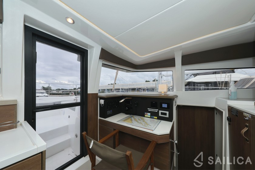 Bali 4.2 - Yacht Charter Sailica