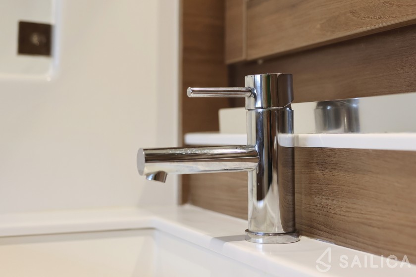 Bali 4.2 - Yacht Charter Sailica