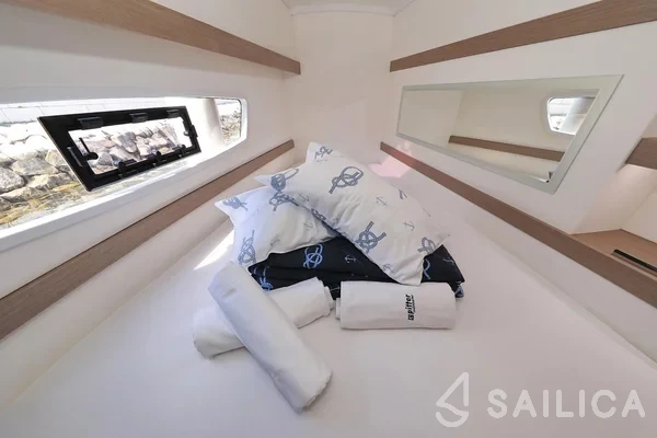 Lucia 40 - Yacht Charter Sailica