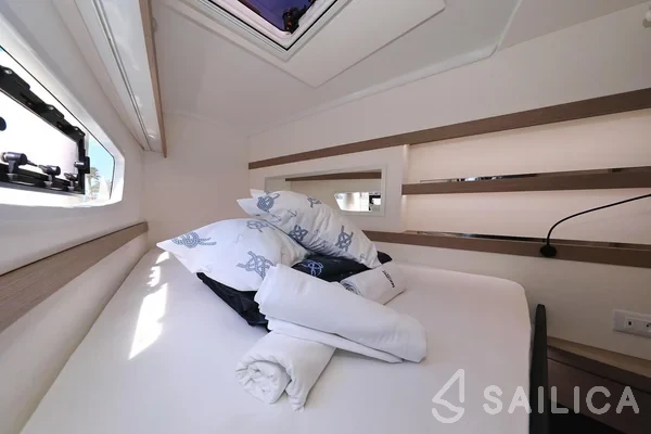 Lucia 40 - Yacht Charter Sailica