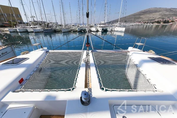 Lagoon 450  Flybridge - Yacht Charter Sailica