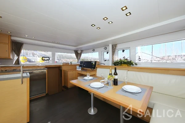 Lagoon 450  Flybridge - Yacht Charter Sailica