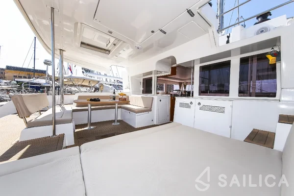 Lagoon 450  Flybridge - Yacht Charter Sailica