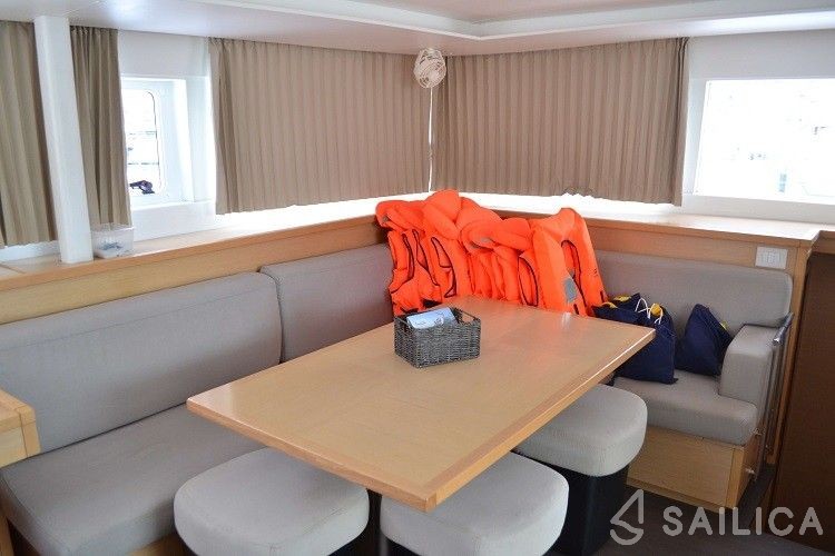 Lagoon 450  Flybridge - Yacht Charter Sailica