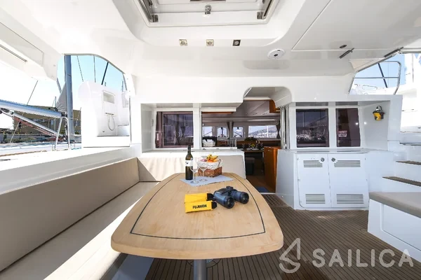 Lagoon 450  Flybridge - Yacht Charter Sailica
