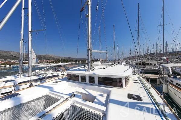 Lagoon 450  Flybridge - Yacht Charter Sailica