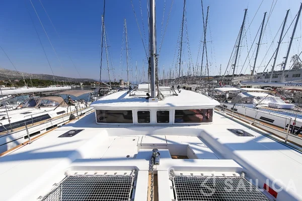 Lagoon 450  Flybridge - Yacht Charter Sailica