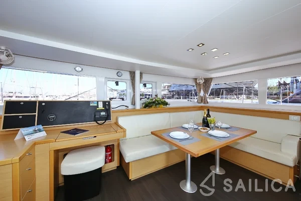 Lagoon 450  Flybridge - Yacht Charter Sailica