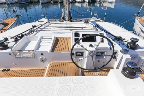 Lagoon 450  Flybridge - Yacht Charter Sailica