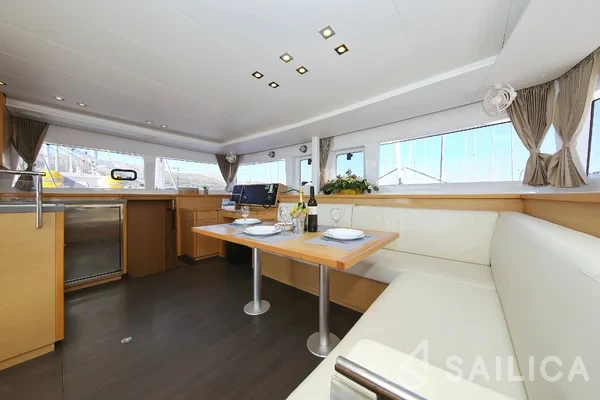 Lagoon 450  Flybridge - Yacht Charter Sailica
