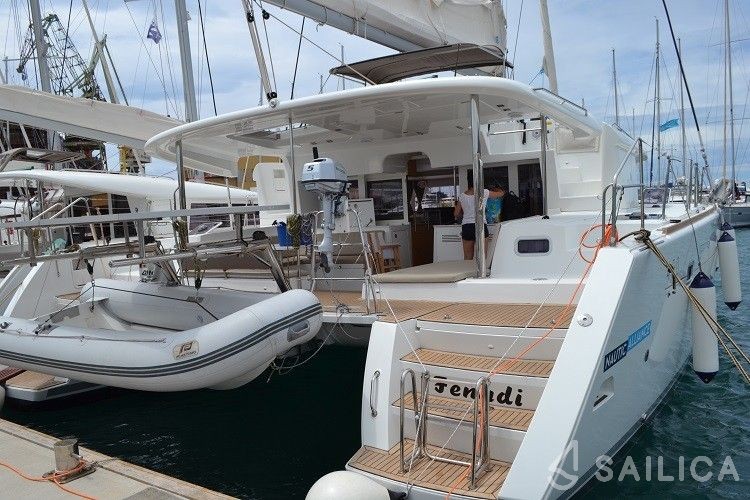 Lagoon 450  Flybridge - Yacht Charter Sailica