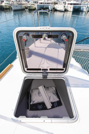 Lagoon 450  Flybridge - Yacht Charter Sailica