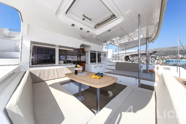 Lagoon 450  Flybridge - Yacht Charter Sailica