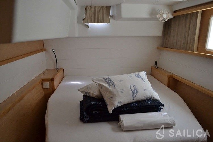 Lagoon 450  Flybridge - Yacht Charter Sailica