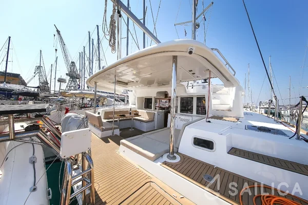 Lagoon 450  Flybridge - Yacht Charter Sailica